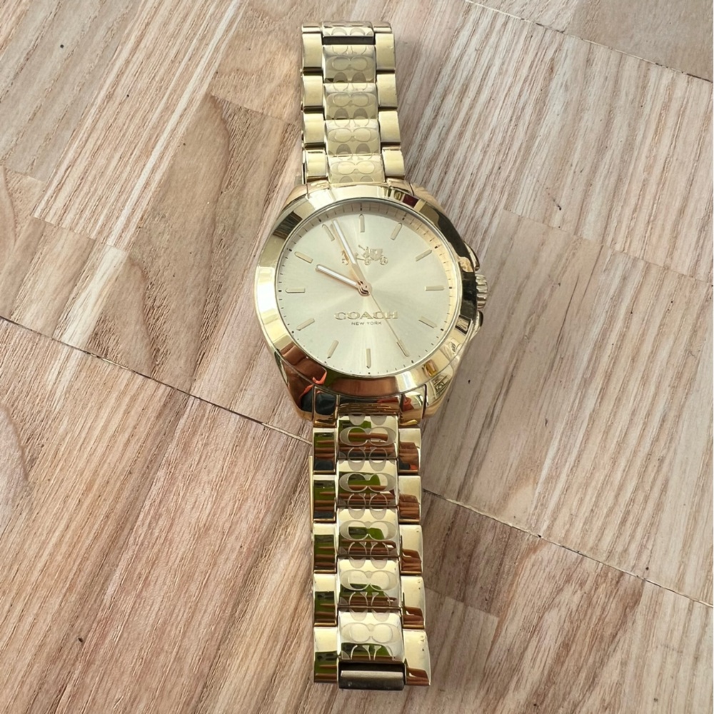 Coach New York ladies gold tone classic dress watch NEW BATTERY - Picture 7 of 14